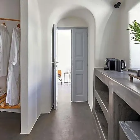 Arxegono Cave Santorini Hotel *