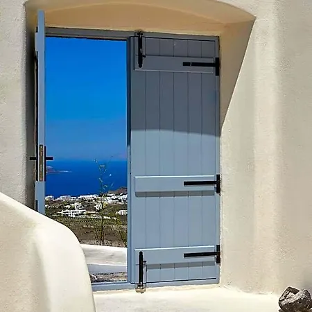 Arxegono Cave Santorini Hotel